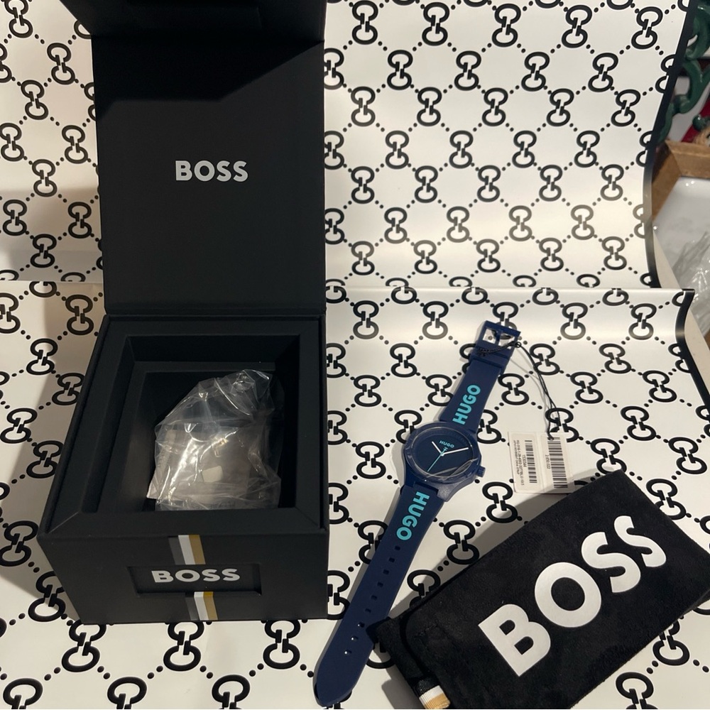 New In box. Hugo Boss Men's Lit For Him Quartz Blue Silicone Watch - Great gift - Picture 15 of 16